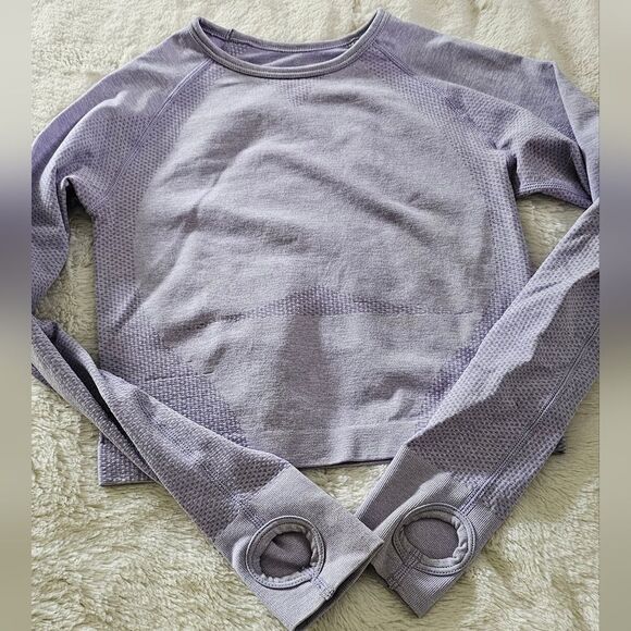 Women's Lavender Long Sleeve Crop Top. Size Small. Very Comfy! GREAT TO BUNDLE. - Picture 2 of 3